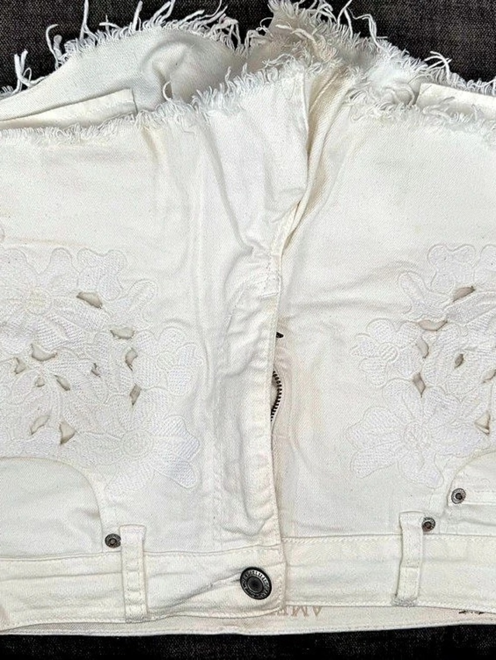 American Eagle Women's White Embroidered Jean Shorts